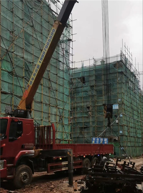 凤翔县“慢工细活”—— 吊车的 “微动控制” 技术